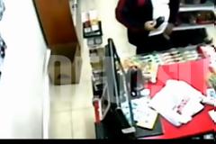 Ο επιδειξίας αστυνομικός επιστρέφει στα καθήκοντα του (Βίντεο)