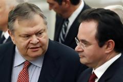Τα σημεία που «καίνε» Παπακωνσταντίνου και Βενιζέλο