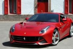 Ένας Έλληνας μέσα στην κρίση…αγόρασε Ferrari!