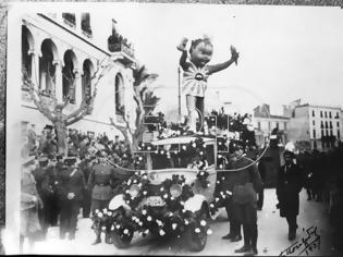 Φωτογραφία για Eν ενεργεία πολιτικός αρχηγός σε... προπολεμικό καρναβάλι της Πάτρας!