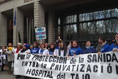 Χιλιάδες γιατροί, νοσηλευτές κι εργαζόμενοι στην υγεία στους δρόμους της Μαδρίτης