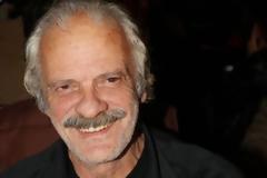 Σπύρος Φωκάς: Η καταστροφή του σπιτιού του από τη φωτιά, η επέμβαση και τα χρήματα που «έκαναν φτερά»