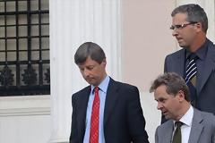 Η ΥΦΕΣΗ ΚΡΥΒΕΙ ΤΗ ΜΕΙΩΣΗ ΤΟΥ ΧΡΕΟΥΣ