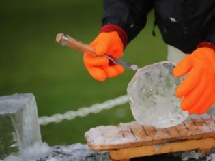 Φωτογραφία για ΔΕΙΤΕ: Πώς να φτιάξετε ένα γλυπτό από πάγο!
