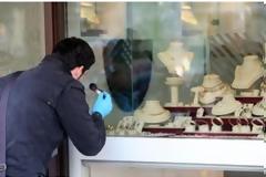 Πάτρα: Άλλο κοσμηματοπωλείο ήθελαν να κλέψουν και άλλο έκλεψαν! - Το παρασκήνιο της ληστείας στο χρυσοχοείο 
