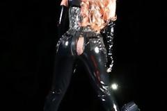 Σκίστηκε η ολόσωμη φόρμα της Lady Gaga! [PHOTOS]