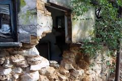 Απίστευτο! Ήταν 12 χρόνια νεκρή μέσα στο εξοχικό της στην Αίγινα!