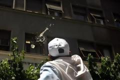 Εισβολή με... γιαούρτια σε γραφεία της ΝΔ