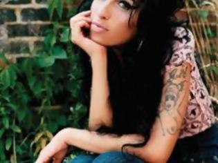Φωτογραφία για Amy Winehouse: Εβλεπε βίντεο τον εαυτό της πριν πεθάνει