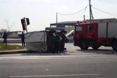Νταλίκα χτύπησε φορτηγάκι στην οδό Βόλου!