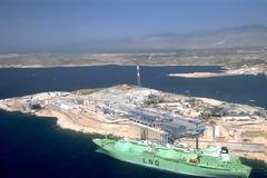 Ρεβυθούσα: Αντί για αποθήκες... πλοία!