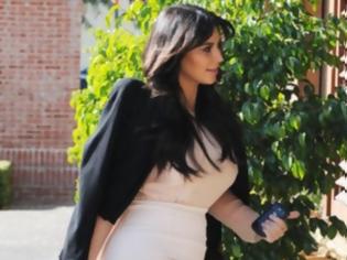 Φωτογραφία για H πρώτη εμφάνιση της Kim Kardashian με φουσκωμένη κοιλίτσα