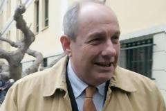 O Tέρενς Κουίκ κατέθεσε μήνυση εναντίον της τρόικας!