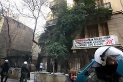 Ανακατάληψη του κτηρίου στη Λέλας Καραγιάννη