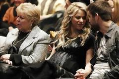 Shakira: Λίγο πριν τη γέννηση του μωρού, μας δείχνει τη φουσκωμένη κοιλιά της και περπατά σε ψηλοτάκουνα!