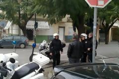 Πάτρα: Πιάστηκε επ' αυτοφώρω ο άνδρας που έσπαγε καταστήματα και ΙΧ