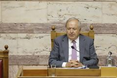 ΑΥΣΤΗΡΕΣ ΣΥΣΤΑΣΕΙΣ ΓΙΑ DRESS CODE ΚΑΙ ΘΕΜΑΤΑ ΣΥΜΠΕΡΙΦΟΡΑΣ ΕΝΤΟΣ ΒΟΥΛΗΣ