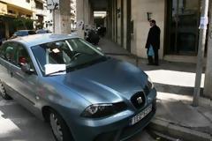 Πάτρα: Μόνιμο καθεστώς το διπλοπαρκάρισμα και η παράνομη στάθμευση – Αγανακτούν οι πολίτες και αφήνουν... σημειώματα