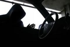 Αλγερινός διαρρήκτης για κλάματα - Κλειδώθηκε στο αυτοκίνητο που πήγε να κλέψει!
