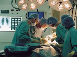 Φωτογραφία για ΣΥΜΒΑΙΝΕΙ ΤΩΡΑ: Στο χειρουργείο μετά από αυτοπυροβολισμό στην κεντρική πλατεία του Σέσκλου Μαγνησίας