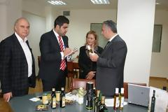 Εντυπωσιάστηκαν οι Άραβες επιχειρηματίες από τα Κρητικά προϊόντα