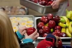 Δασκάλες και καθαρίστριες πληρώνουν για 15 μαθητές