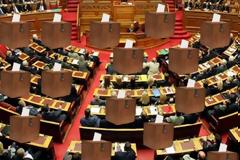 H απόλυτη γελοιοποίηση των πάντων! Επτά κάλπες θέλει η ...τρικομματικη και 3 ψηφοφορίες!
