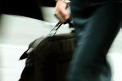 Προσοχή: Τσαντάκηδες και απατεώνες 