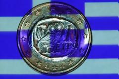 Στο 4,3% θα ανέλθει το 2013 η ύφεση της ελληνικής οικονομίας, σύμφωνα με δημοσκόπηση του Reuters