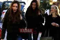 ΔΕΣΠΟΙΝΑ ΒΑΝΔΗ Απογευματινός περίπατος με γυναικοπαρέα!