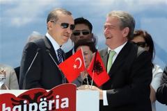 Αλβανία και Τουρκία «κυκλώνουν» την Ελλάδα