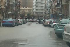 Πλημμύρισαν δρόμοι της Θεσσαλονίκης από βλάβη αγωγού