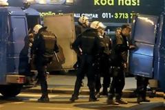 Τουλάχιστον 20 αστυνομικοί τραυματίες στη «Χάλα Πιονίρ»