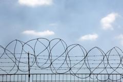 'Αθλιες συνθήκες σε κέντρα κράτησης μεταναστών διαπίστωσε ευρωπαϊκή αντιπροσωπεία