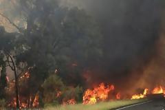 Πύρινη λαίλαπα έκαψε σπίτια στην Αυστραλία