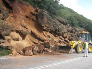 Φωτογραφία για Αχαΐα: Δυσχέρεια στη μετακίνηση στα ορεινά του νομού λόγω κατολισθήσεων