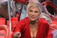 Η Χρύσα Ρώπα εγκατέλειψε την Ελλάδα και έγινε πωλήτρια βιβλιοπωλείου στο Παρίσι!