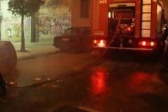 Κάηκε τροχόσπιτο. Ζημιές και σε δύο αυτοκίνητα