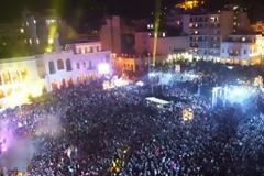 Πατρινό Καρναβάλι 2013: Τοποθετείται στέγαστρο στην πλατεία Γεωργίου για το ενδεχόμενο κακοκαιρίας την ημέρα της Έναρξης