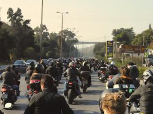 Φωτογραφία για Σε εξέλιξη μοτοπορεία αλληλεγγύης στο κέντρο του Βόλου