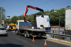 Συνεχίζονται οι καθαιρέσεις παράνομων διαφημιστικών πινακίδων στη Θεσσαλονίκη