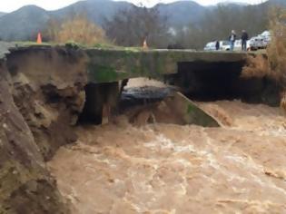 Φωτογραφία για Αχαΐα: Στα δύο κόπηκε ο δήμος Καλαβρύτων - Υποχώρησε η γέφυρα στον Κλειτόριο ποταμό