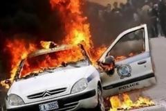 Περιπολικό βόμβα στην Καρδίτσα, Τυλίχθηκε στις φλόγες εν κινήσει