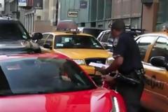 Το παρκάρισμα της Ferrari 458 «άναψε» τα αίματα