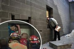 Πυροσβέστες απεγκλωβίζουν γυναίκα που σφήνωσε ανάμεσα σε δύο κτίρια! [Video]