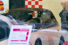 Η Ελένη Μενεγάκη ψάχνει να αγοράσει γρήγορο αυτοκίνητο