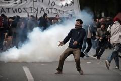Να θυμίσω όμως στους κύριους Σαμαρά, Βενιζέλο και Κουβέλη ότι μορφές βίας είναι και οι παρακάτω