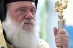 Η «ιερή» πισίνα σε σχήμα τρούλου στο εξοχικό του Ιερώνυμου