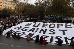ΧΙΛΙΑΔΕΣ ΚΟΣΜΟΥ ΣΤΟ ΑΝΤΙΦΑΣΙΣΤΙΚΟ ΣΥΛΛΑΛΗΤΗΡΙΟ ΣΤΟ ΚΕΝΤΡΟ ΤΗΣ ΑΘΗΝΑΣ (VIDEO)