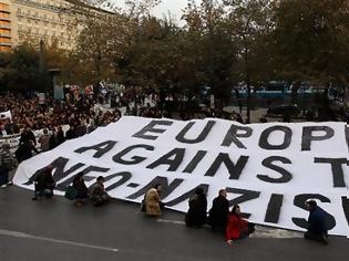 Φωτογραφία για ΧΙΛΙΑΔΕΣ ΚΟΣΜΟΥ ΣΤΟ ΑΝΤΙΦΑΣΙΣΤΙΚΟ ΣΥΛΛΑΛΗΤΗΡΙΟ ΣΤΟ ΚΕΝΤΡΟ ΤΗΣ ΑΘΗΝΑΣ (VIDEO)